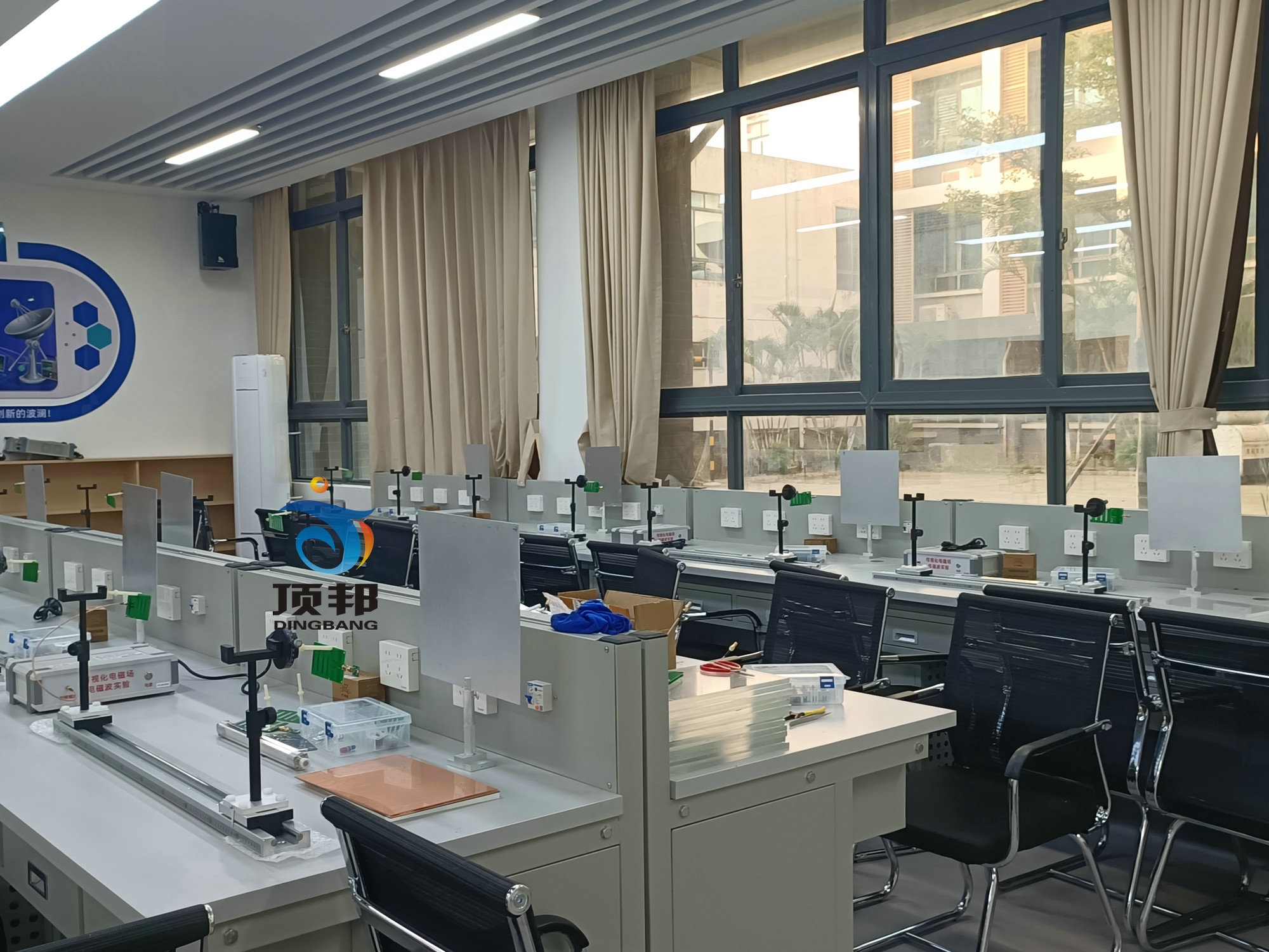 電磁場(chǎng)電磁波可視化教學(xué)實(shí)驗(yàn)系統(tǒng)