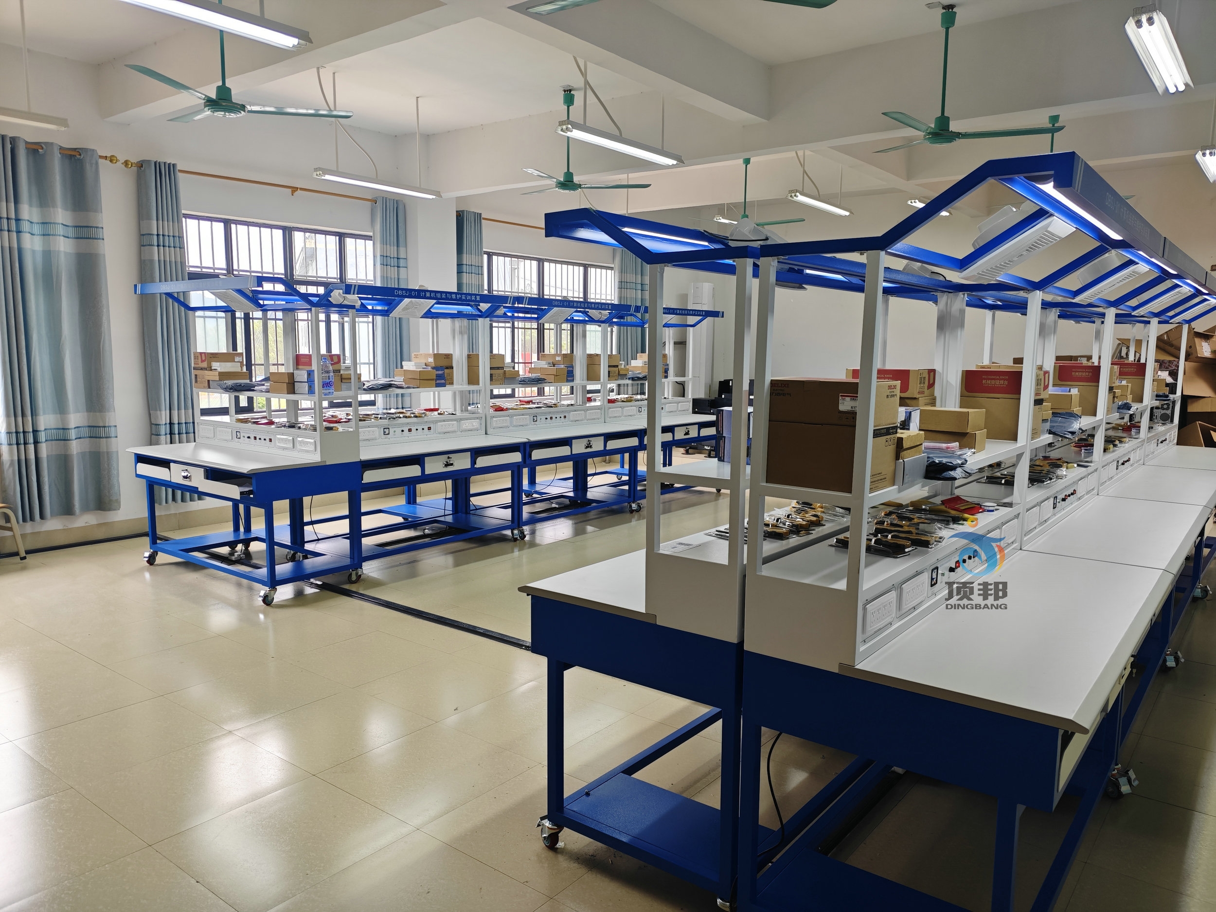 計(jì)算機(jī)維修實(shí)訓(xùn)臺(tái)